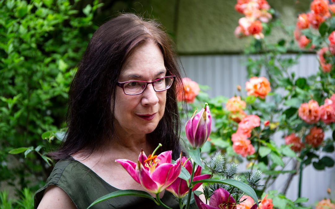 Marianne Kaindl im Garten - Aufblühen und Durchstarten